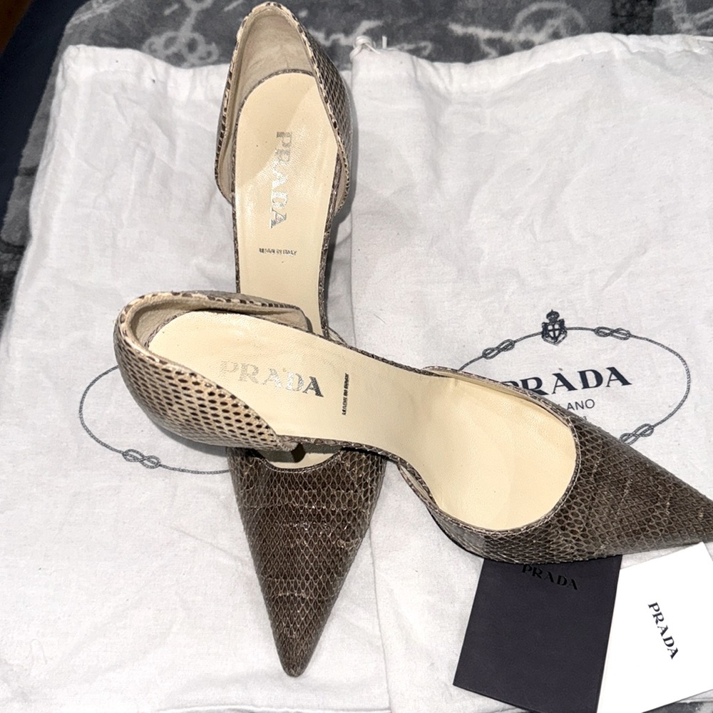 Beautiful 90’s Vintage PRADA Python sz 38 1/2 pointy heels